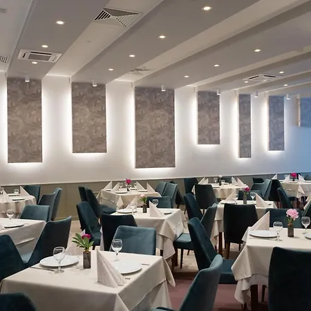 Fenyo Hotel